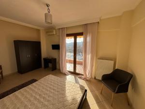 Гостиная зона в Lux apartment for 1 to 7 people, also for parties up to 25 people, only 7' minutes from city and 8' minutes from airport