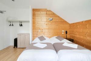 Postel nebo postele na pokoji v ubytování Hôtel Acacia Nancy sud Lunéville