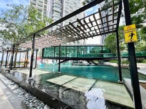 Πισίνα στο ή κοντά στο The Shore River Condo 3BR/7pax/Wi-fi/6minDr2jonker