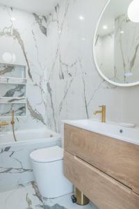 Imagen de la galería de Sophie Stay - Le Mucha - King size bed - AC, en París