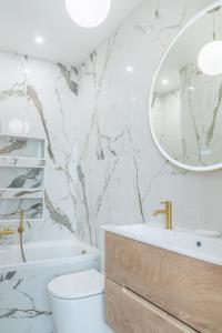 Un baño de Sophie Stay - Le Mucha - King size bed - AC