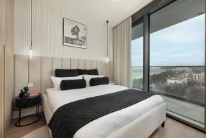 Ένα ή περισσότερα κρεβάτια σε δωμάτιο στο WAVE 10th Floor Baltic View