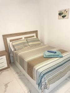 a bed with a towel on it in a room at Casa Malibu El Rincon Pool view Playa Flamenca in Playa Flamenca