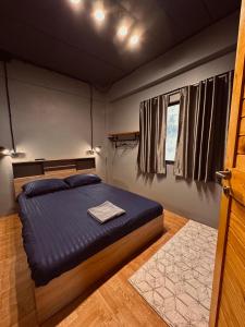 Ένα ή περισσότερα κρεβάτια σε δωμάτιο στο Hostel Friends Station & Cafe