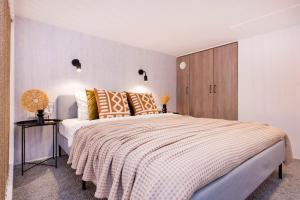 Łóżko lub łóżka w pokoju w obiekcie Sigma Skyline Loft in Vilnius-15