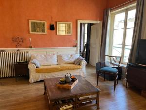 Posezení v ubytování La Lodge Victoria -Vieille Ville & Pépinière -50m2