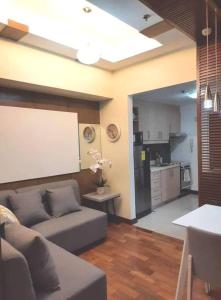 Gallery image of Across Greenbelt! Studio Condo 1 bedroom in Manila