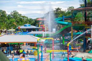 Galeriebild der Unterkunft Mifan Resort And Waterpark in Padangpanjang