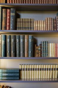 a bunch of books sitting on a shelf at Château Sainte Sabine in Sainte-Sabine