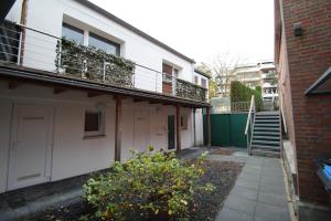 an apartment building with a balcony and a staircase at Apartment im Zentrum von Bad Schwartau in Bad Schwartau