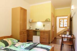 Posteľ alebo postele v izbe v ubytovaní Apartmány U Gášků