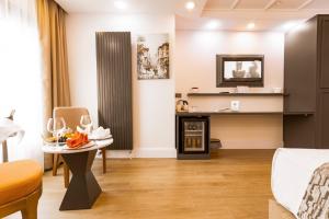 Kuchyň nebo kuchyňský kout v ubytování Antusa Design Hotel & Spa