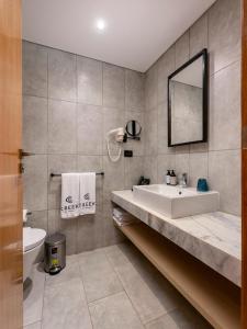 Phòng tắm tại Creek Hotel and Residences El Gouna
