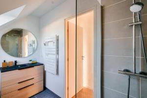 Ένα μπάνιο στο Belle maison pour 8 - 950m de la plage et du port