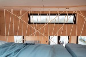 a room with a couch and a window at Dein Hausboot OFF für deine Auszeit in Hamburg in Hamburg +24 photos