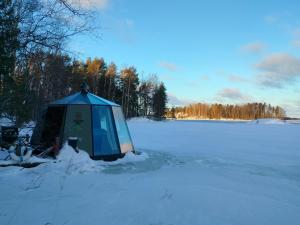 Aurora Hut Savonlinna v zimě