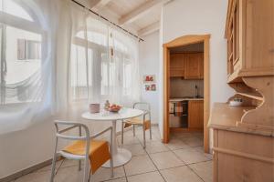 a kitchen and dining room with a table and chairs at Pietra Rara Apartments in Pietramurata
