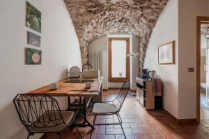 Posezení v ubytování Pietra Rara Apartments + 37 fotografií