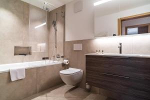 Ένα μπάνιο στο Apartment Walt 4.5 - GRIWA RENT AG