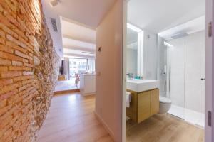 Et badeværelse på Bravissimo Ballesteries Penthouse, Monthly Apartment + 14 billeder