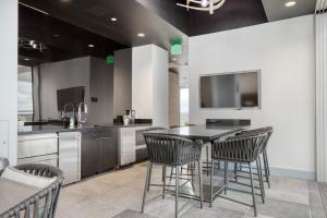 a kitchen with a black table and chairs at Downtown 1br w pool gym roof nr Broad Museum LAX-1014 in Los Angeles