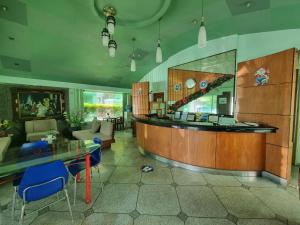 Asian Greenville Hotel and Resort tesisinde lobi veya resepsiyon alanı