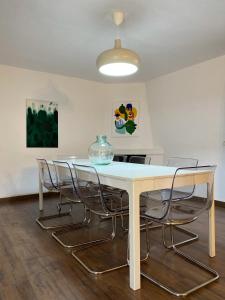 a dining room table with chairs and a vase on it at ZAGV SPACE in Almería