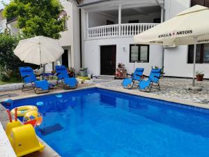 A piscina localizada em Vila Jovana B ou nos arredores