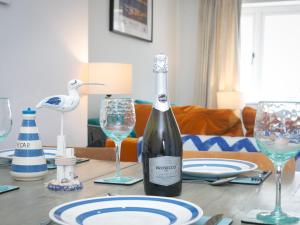 Nápoje v ubytování Breeze Cottage 2 bed Beach property - Pass the Keys