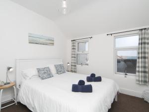 Postel nebo postele na pokoji v ubytování Breeze Cottage 2 bed Beach property - Pass the Keys