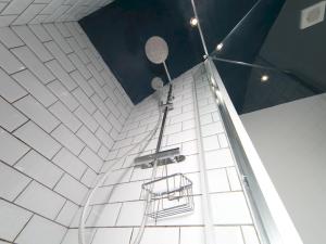 a white tiled ceiling with a shower at Pass the Keys Breeze Cottage 2 bed Beach property in Rhosneigr