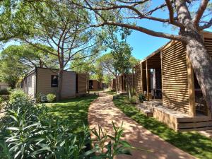 Zahrada ubytování Camping & Bungalows Platja Brava