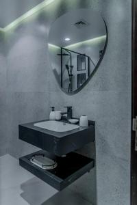 a bathroom with a black sink and a mirror at Clever Guest Concorde JLT in Dubai