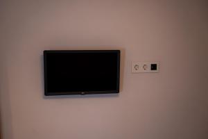 TV a/nebo společenská místnost v ubytování La Siesta Hostel