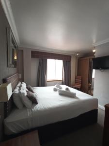 Letto o letti in una camera di Anchor Hotel and Seabed Restaurant