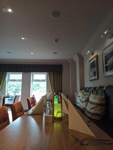 Area soggiorno di Anchor Hotel and Seabed Restaurant
