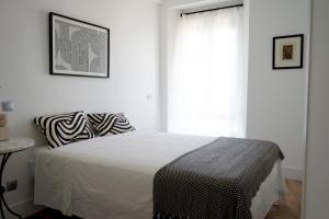 Ліжко або ліжка в номері Diaphanous and modern- 2Bd 2Bth- Plaza España