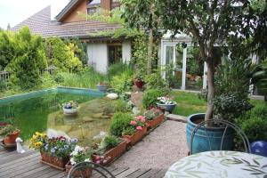 Vrt pred nastanitvijo Bed & Breakfast Wepfer