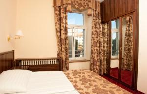 a bedroom with a bed and a window at Hotel Continental in Rijeka