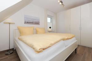Postel nebo postele na pokoji v ubytování Ferienwohnung Inselstern - Residenz an der Nordseetherme