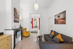 O zonă de relaxare la Apartment in Brussels, Lantsheere by Homenhancement SA