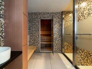 חדר רחצה ב-Novotel Amsterdam City