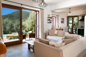 Posezení v ubytování Amapola Boutique Villas with Sea Access - Agapi