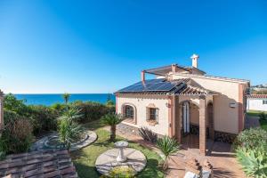 an aerial view of a house with the ocean in the background at LXR Villa frente al Mar 3HAB in Mijas