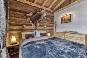 Łóżko lub łóżka w pokoju w obiekcie Chalet 3 étoiles pour 4 pers avec vue imprenable sur la vallée de Chamonix