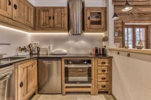 Kuchnia lub aneks kuchenny w obiekcie Chalet 3 étoiles pour 4 pers avec vue imprenable sur la vallée de Chamonix