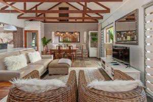 Khu vực ghế ngồi tại Windsong Cottage