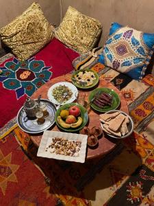 Đồ ăn tại/gần nhà khách