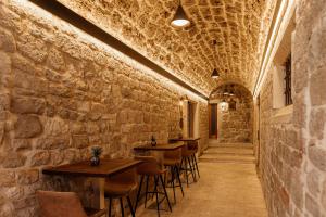 Armerun Heritage Hotel & Residences餐厅或其他用餐的地方