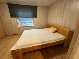 Säng eller sängar i ett rum på Teenuse loft